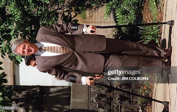 President Bill Clinton walks to a waiting limousine after attending services at the Foundry United Methodist Church in Washington, DC 04 May.