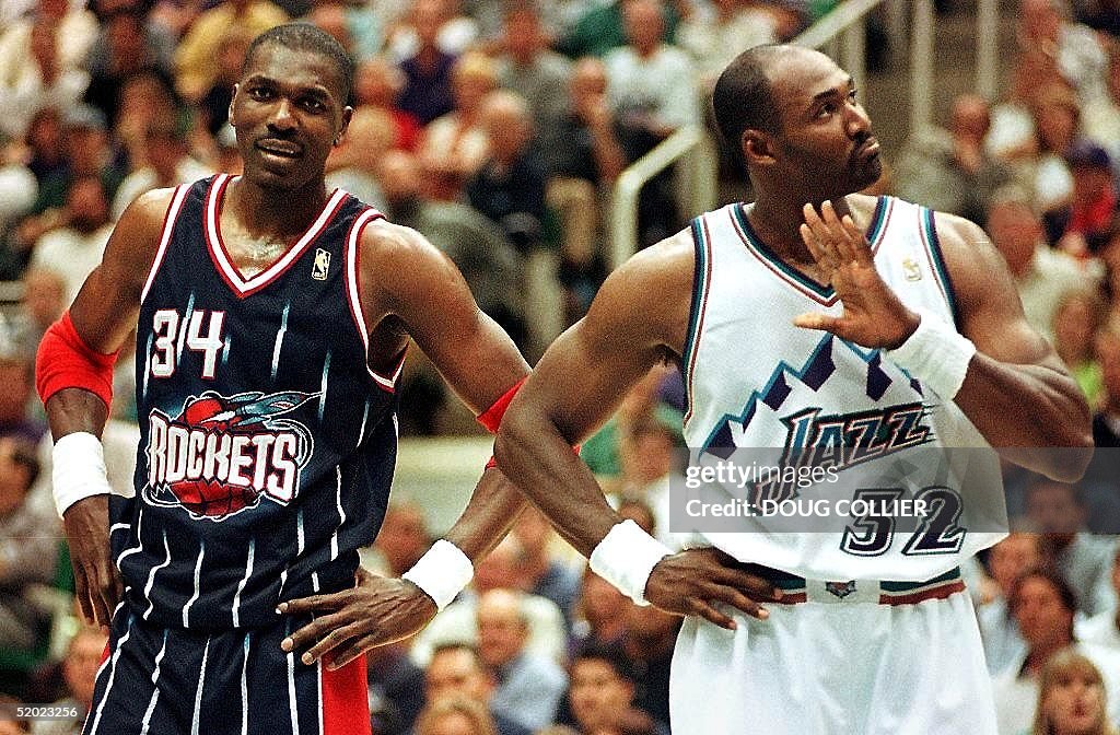 Karl Malone of the Utah Jazz (R) and Hakeem Olajuw