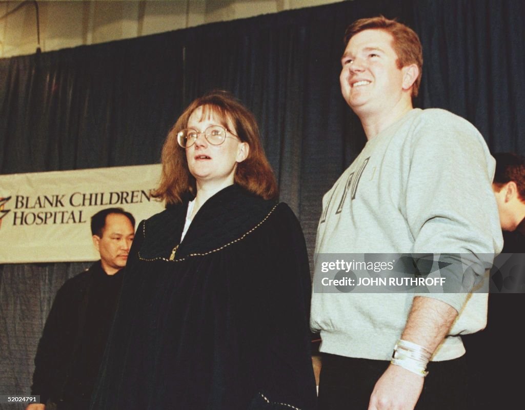 Bobbi and Kenny McCaughey appear before a press conference 21... News