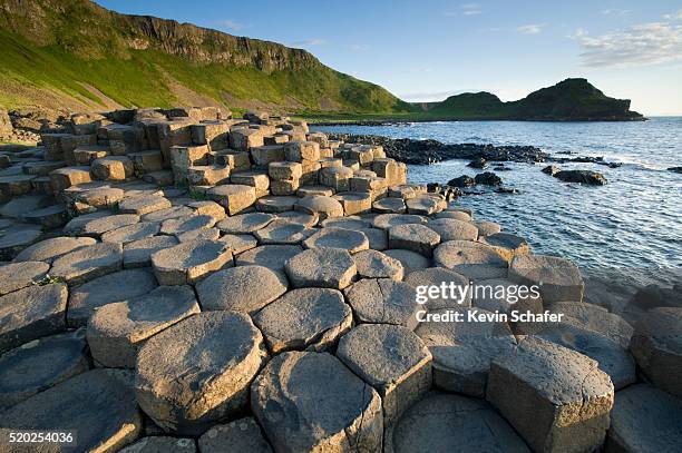 giant's causeway - giants causeway photos et images de collection