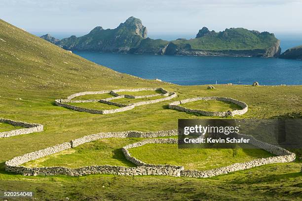 historic stone corrals in hirta, scotland - st kilda stock-fotos und bilder