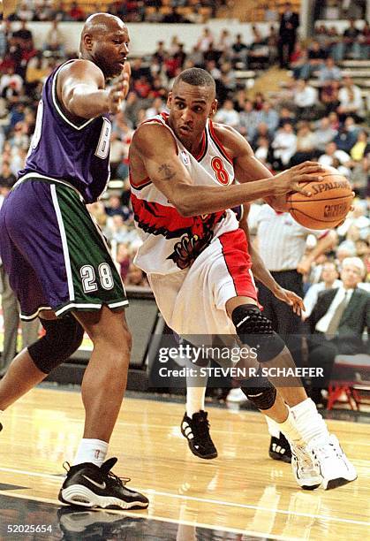 Atlanta Hawks Steve Smith drives to the basket guarded by Milwaukee Bucks Andrew Lang 19 March in Atlanta, GA.