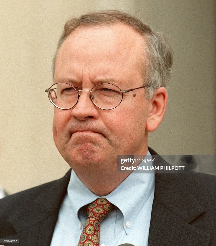 Whitewater Special Prosecutor Kenneth Starr pauses