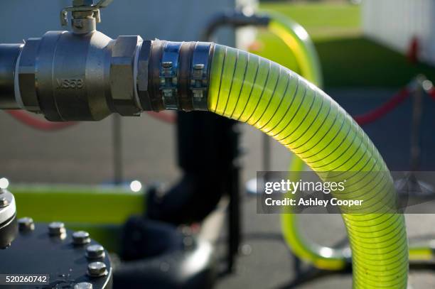 machine producing biodiesel from algae - bio diesel foto e immagini stock