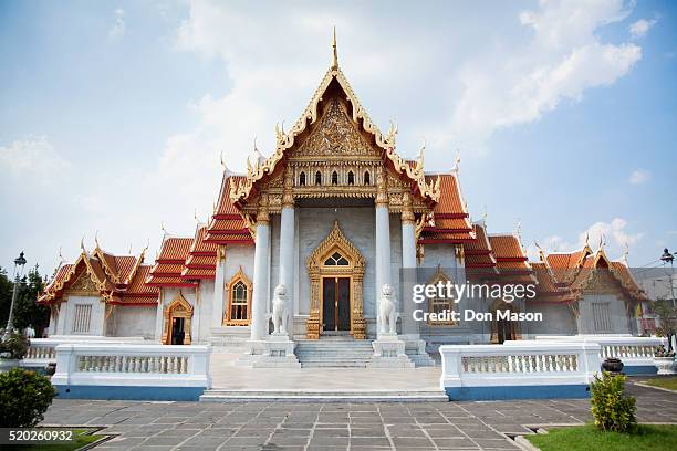 the marble temple - wat benchamabophit stockfoto's en -beelden