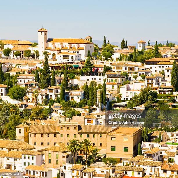 albaicin district in granada - granada españa stock pictures, royalty-free photos & images