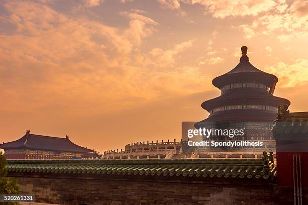 temple of heaven in peking - himmelstempel stock-fotos und bilder