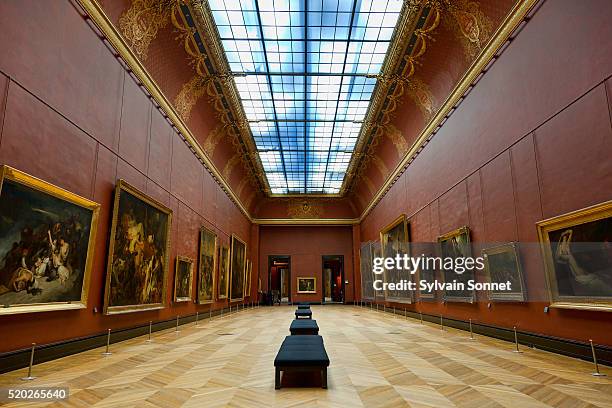 salle mollien in the musee du louvre - louvre fotografías e imágenes de stock