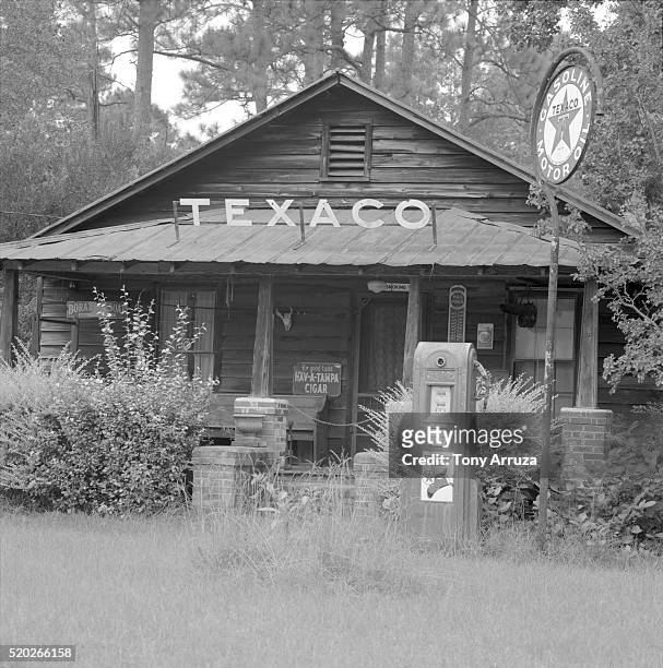 old gas station in south carolina - run down gas station stock pictures, royalty-free photos & images