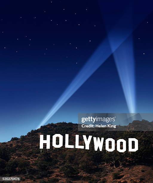 hollywood sign - faisceau de projecteur photos et images de collection