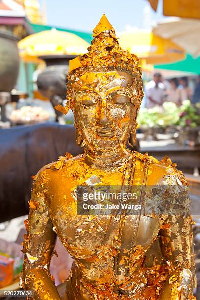 flaking golden figures, grand palace, bangkok, thailand - jake warga stock pictures, royalty-free photos & images