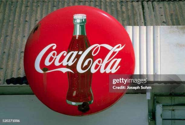 old coca-cola sign - cola photos et images de collection