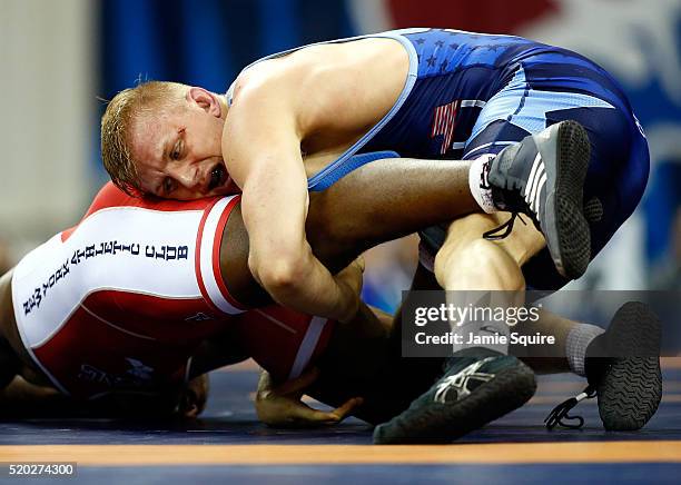 Kyle Dake competes in the 86kg freestyle quarterfinal match against Richard Perry during day 2 of the 2016 U.S. Olympic Team Wrestling Trials at...