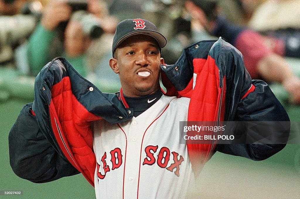 Boston Red Sox pitcher Pedro Martinez, stretches i