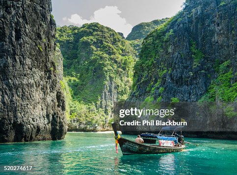 Sailing around Phi Phi Leh Sailing around Phi Phi Leh