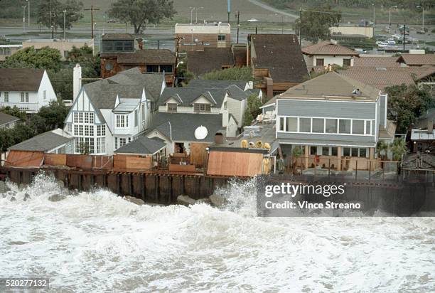 storm waves battering malibu beach houses - malibu beach california stock pictures, royalty-free photos & images
