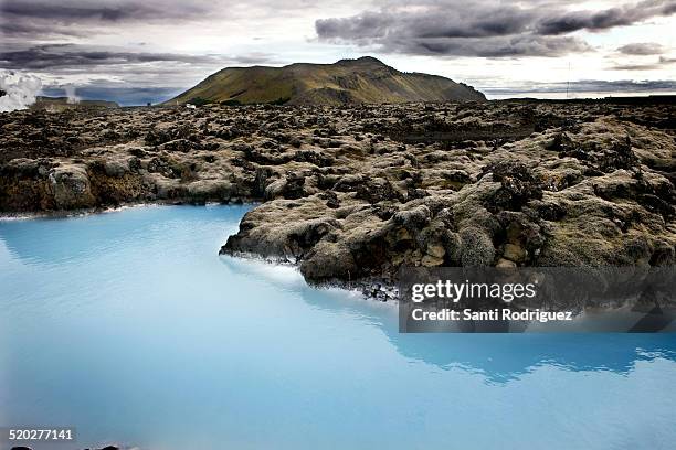 blue lagoon - blue lagoon ijsland stockfoto's en -beelden