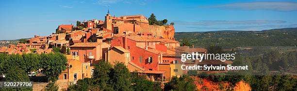 houses in roussillon, france - roussillon stock pictures, royalty-free photos & images