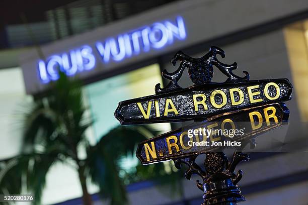Iconic Rodeo Drive Sign 963 Rodeo Drive Sign Stock Photos, High-Res Pictures, and Images ...