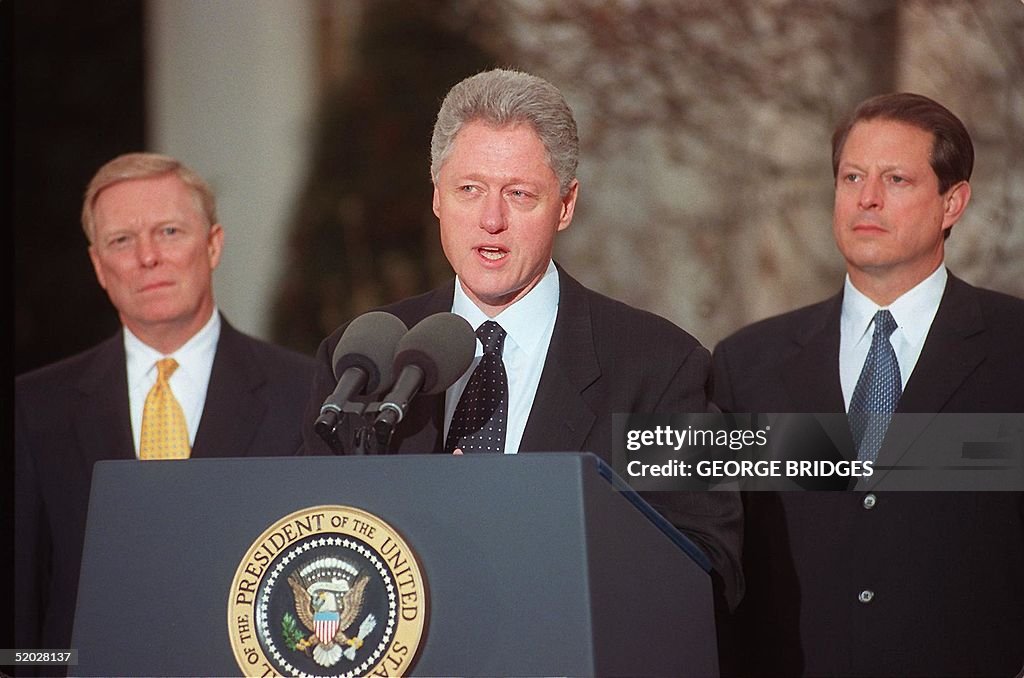 US President Bill Clinton (C) addresses the nation