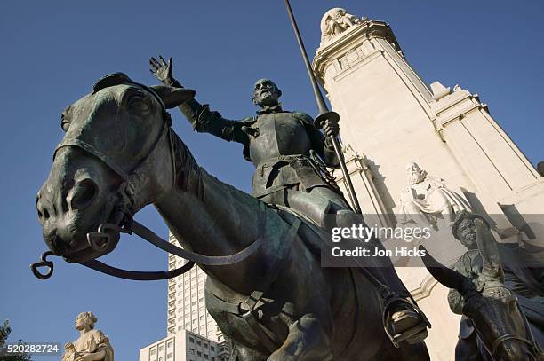 statue of don quixote and sancho panza at monument to cervantes - don quijote de la mancha fotografías e imágenes de stock