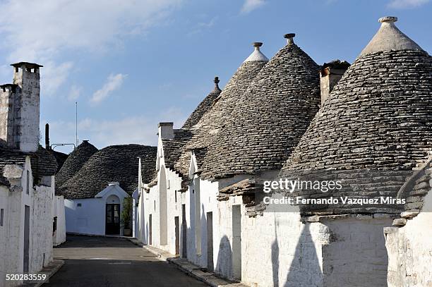 trulli limestone houses at alberobello - trulli photos et images de collection