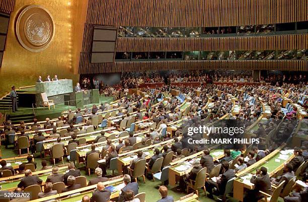 Delegates, officials and world leaders fill the General Assembly chamber 21 September 1992 as the 47th annual session begins its general debate in...