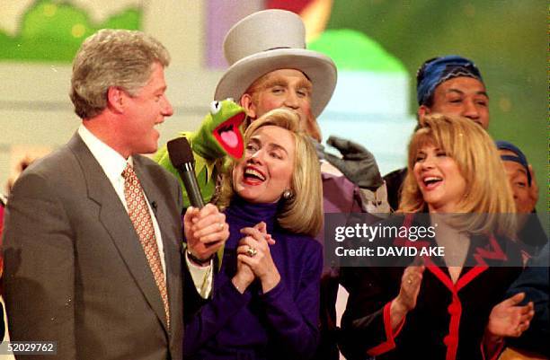 President-elect Bill Clinton sings with his wife Hillary , actress Markie Post and Kermit the Frog 19 January 1993 at the Kennedy Center. The...