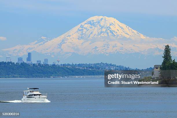 seattle and mount rainier - mt rainier stock pictures, royalty-free photos & images