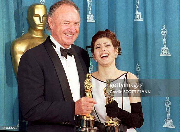 Actor Gene Hackman and U.S. Actress Marisa Tomei pose with their oscars 29 March 1993 shortly after being respectively awarded best supporting actor...