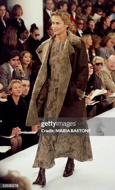 Actress-model Lauren Hutton shows Fall fashion from designer Calvin Klein 02 April, 1993 in New York. Hutton wears a brown leather jacket over a silk...