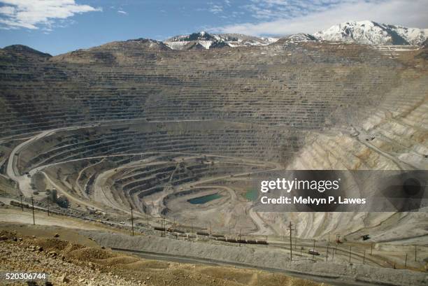 copper mine in utah - bingham canyon mine stock pictures, royalty-free photos & images