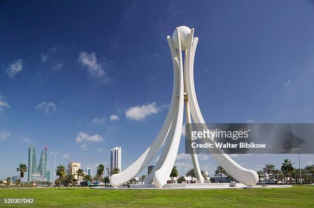 pearl roundabout - bahrain stock-fotos und bilder