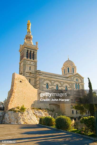 notre dame de la garde cathedral in marseille - notre dame foto e immagini stock