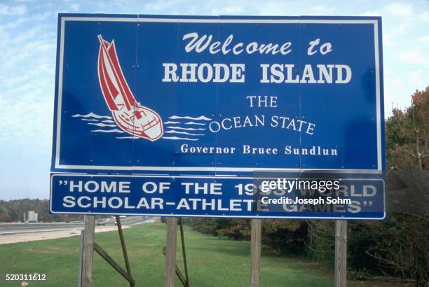 welcome to rhode island state sign - rhode island sign stock pictures, royalty-free photos & images