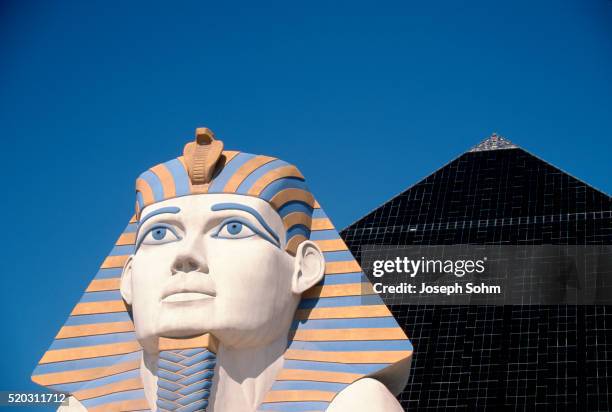pyramid and sphynx at the luxor hotel - las vegas pyramid hotel stock pictures, royalty-free photos & images