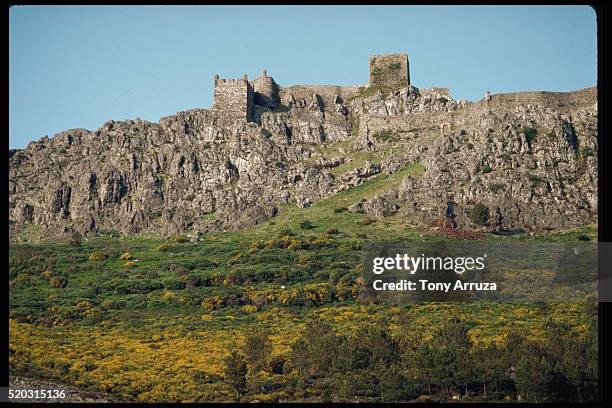 fortress around marvao town, portugal - マルバオ ストックフォトと画像