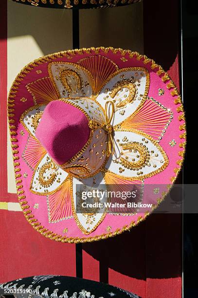 mexican souvenir hat - sombrero photos et images de collection