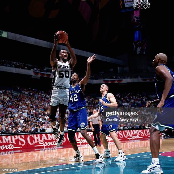 David Robinson of the San Antonio Spurs shoots a jumpshot in the lane against the Dallas Mavericks during an NBA game on December 6, 1994 at the...