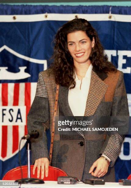 Figure skater Nancy Kerrigan smiles as she takes her seat for a news conference 07 January 1994 following being attacked after practice for the 1994...