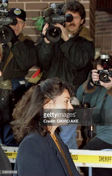 Lorena Bobbitt arrives at the Prince William County Courthouse in Manasas, VA 11 January 1994 for the second day of her trial for malicious wounding...