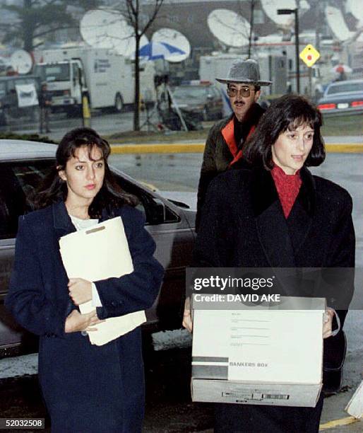 Lorena Bobbitt arrives at the Prince William County Courthouse in Manassa, VA, 12 January 1994 with her attorney Lisa Kemler for the third day of...