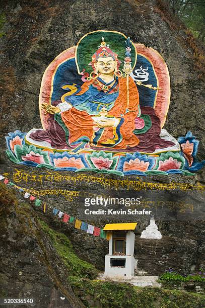 monument to guru rimpoche near the cheri monastery in bhutan - thimphu 個照片及圖片檔