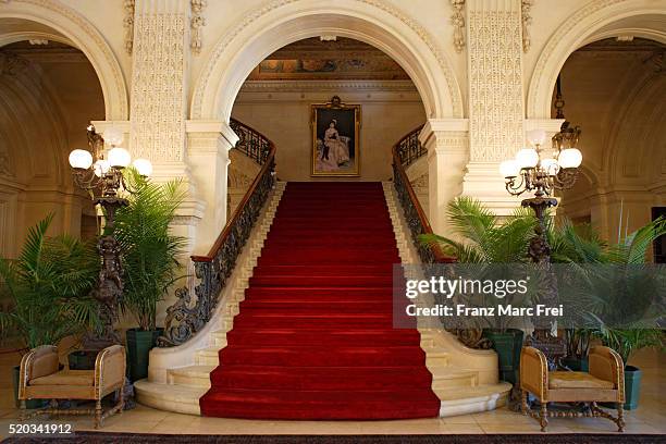 great hall of the breakers - newport rhode island stock pictures, royalty-free photos & images