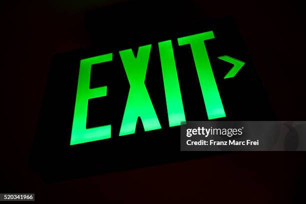 exit sign - exit sign stock pictures, royalty-free photos & images