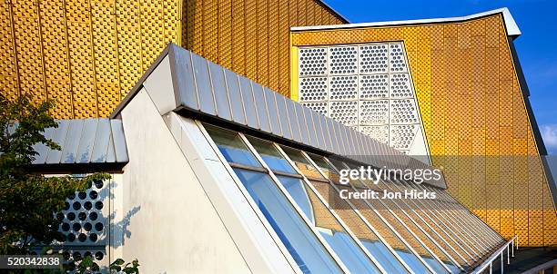 close up of the berlin philharmonie - berliner philharmonie stockfoto's en -beelden