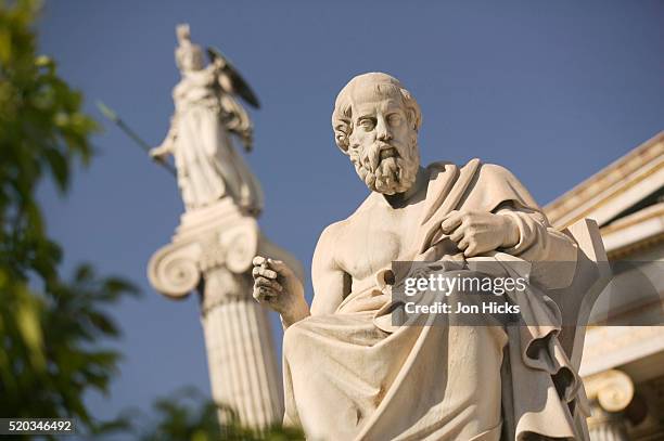 plato statue outside the hellenic academy - statua foto e immagini stock