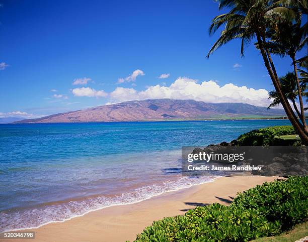 kihei beach and west maui mountains - キヘイ ストックフォトと画像