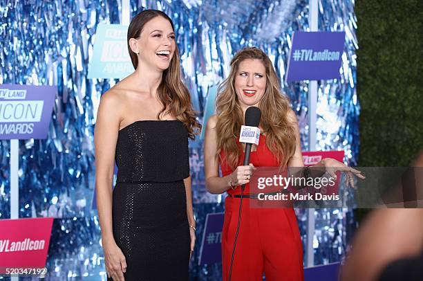 Actress Sutton Foster attends 2016 TV Land Icon Awards at The Barker Hanger on April 10, 2016 in Santa Monica, California.