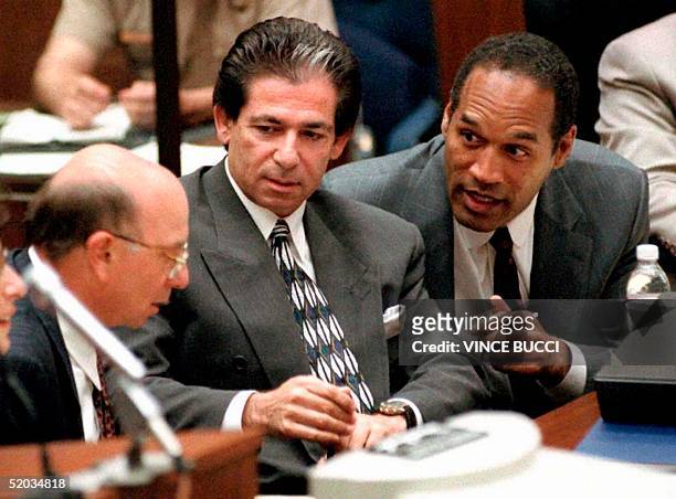 This 03 May, 1995 file photo shows murder defendant O.J. Simpson consulting with friend Robert Kardashian and Alvin Michelson , the attorney...